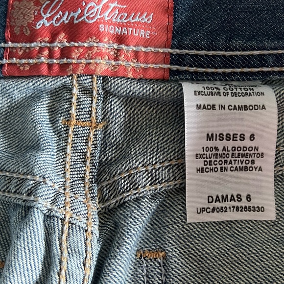 Levi’s ladies embellished capris - Picture 3 of 5